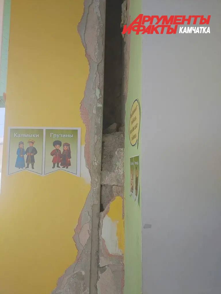 Стены трещат: родители учеников 31-й школы в Петропавловске бьют тревогу Стены трещат: родители учеников 31-й школы в Петропавловске бьют тревогу