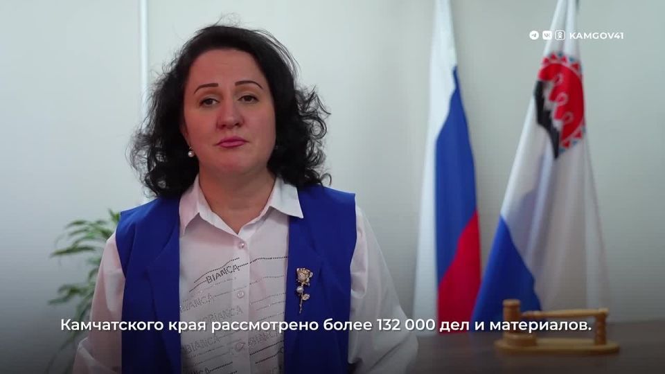 Наталья Баташева поздравила сотрудников института мировой юстиции с профессиональным праздником