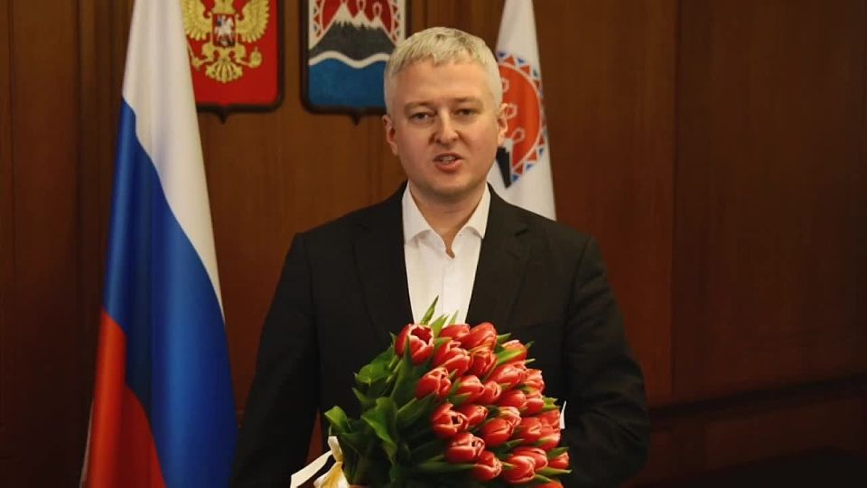Губернатор Камчатского края Владимир Солодов поздравил жительниц полуострова с Международным женским днём*