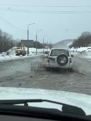 Центральные дороги Петропавловска уходят под воду
