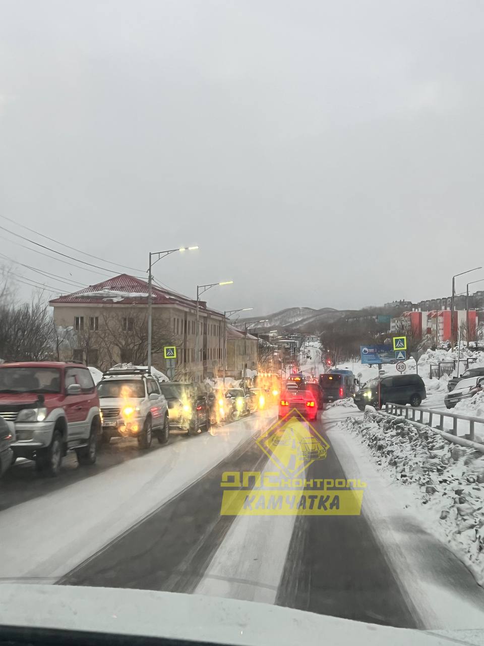 Огромная пробка: автомобилисты стоят больше часа