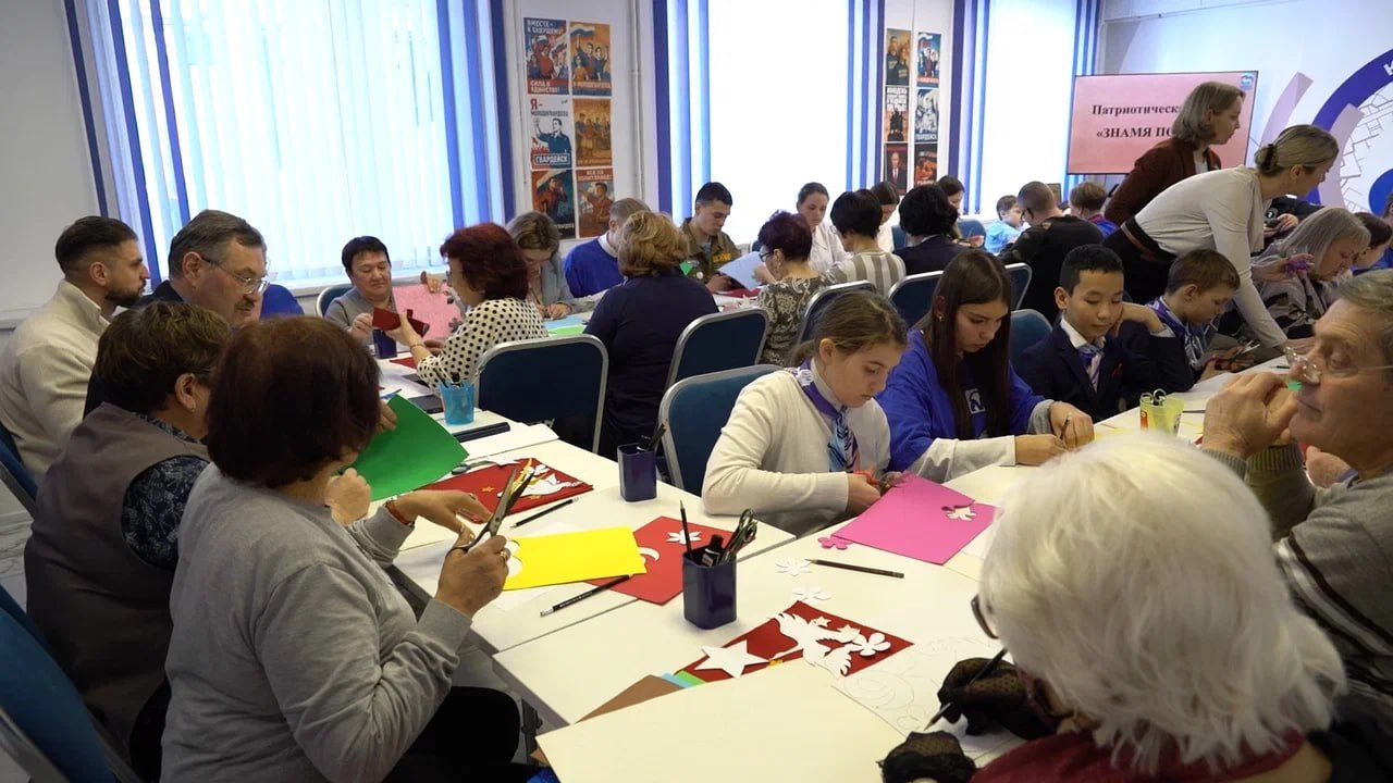 В Петропавловске-Камчатском стартовала патриотическая акция по созданию Знамени Победы В Петропавловске-Камчатском стартовала патриотическая акция по созданию Знамени Победы