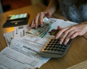 Россияне с 2023 года переплатили почти 103 миллиарда рублей за ЖКХ