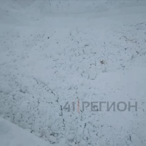 Кадры с Мутновской трассы, где сегодня сошла лавина