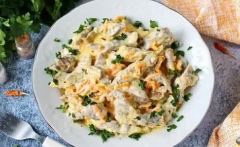 Секреты вкусного блюда: тушёные куриные желудки в сметане