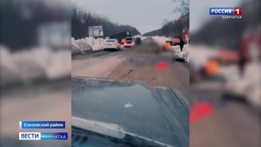 На трассе «Начинский Совхоз — УстьБольшерецк» произошло ДТП: автомобиль под управлением пожилого водителя врезался в бытовой вагончик, припаркованный на обочине