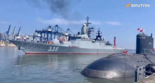 Корвет «Громкий» и большая подводная лодка Б-274 «Петропавловск-Камчатский» пришли в Джакарту