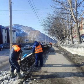 Город день за днем. 31 марта 2026 года В ПетропавловскеКамчатском ведутся плановые работы по содержанию городских территорий
