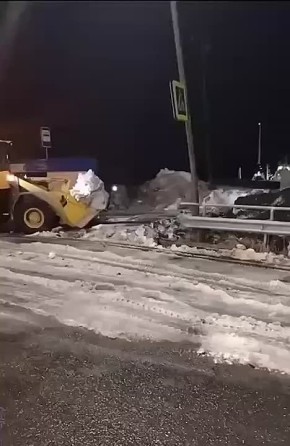 В Петропавловске-Камчатском ведутся работы по обслуживанию дорог в период действия циклона