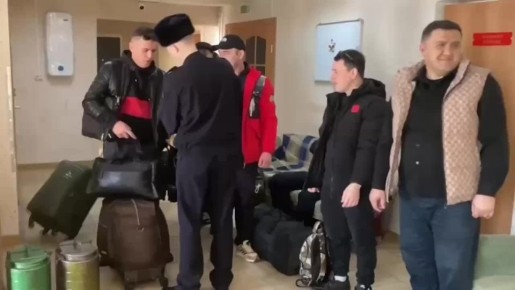 Шестерых мигрантов отправили с Камчатки в принудительном порядке