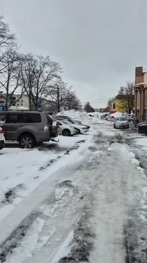ВНИМАНИЕ. Автолюбителей просят убрать машины по ул. Тушканова со стороны «красной линии»