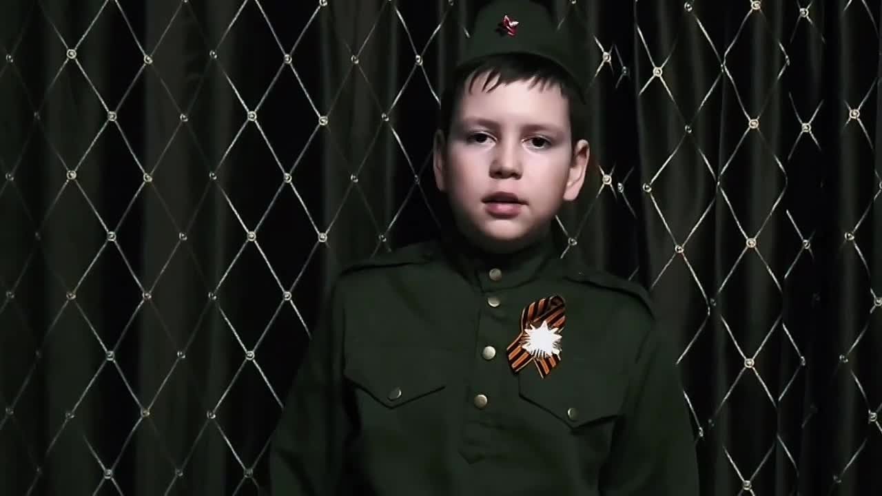 «СТИХИ О ВОЙНЕ». В день 81-й годовщины Победы в Великой Отечественной войне отрывок из стихотворения «Василий Теркин» Александра Твардовского читает сын помощника следователя второго отдела по расследованию особо важных дел...
