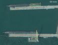 Спутниковые снимки показывают, что ВМФ России полностью обнес антидроновой сетью две атомные подводные лодки класса "Борей" на базе на Камчатке