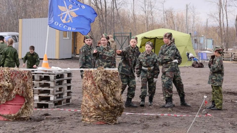 Более 200 школьников и студентов примут участие в региональном этапе игры «Зарница 2.0» на Камчатке Более 200 школьников и студентов примут участие в региональном этапе игры «Зарница 2.0» на Камчатке