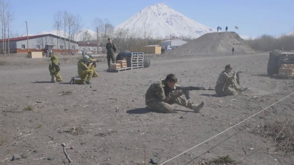 Школьники Елизовского округа борются за право выйти на региональный этап игры «Зарница 2.0» Школьники Елизовского округа борются за право выйти на региональный этап игры «Зарница 2.0»