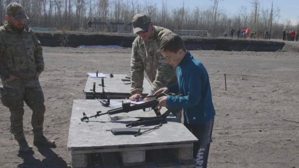 Юнармейцы Елизовского округа поборются за выход на региональный этап «Зарницы 2.0» Юнармейцы Елизовского округа поборются за выход на региональный этап «Зарницы 2.0»