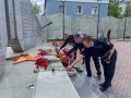 На Камчатке сотрудники транспортной полиции почтили память солдат Великой Отечественной войны и возложили цветы к Монументу Славы