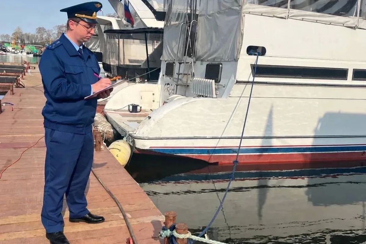 Бизнесмена, катавшего туристов на катерах, оштрафовали в Петропавловске