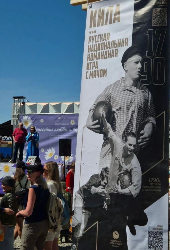 В центре города сегодня прошел замечательный фестиваль «Лепестки любви и верности», где семьи разных национальностей продемонстрировали свои таланты В центре города сегодня прошел замечательный фестиваль «Лепестки любви и верности», где семьи разных национальностей продемонстрировали свои таланты