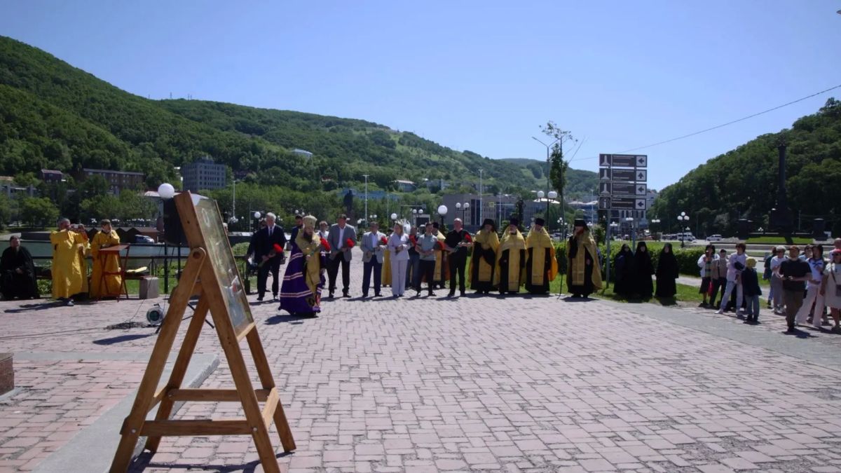 В Петропавловске-Камчатском прошли молебен и возложение цветов в честь святых первоверховных апостолов Петра и Павла В Петропавловске-Камчатском прошли молебен и возложение цветов в честь святых первоверховных апостолов Петра и Павла