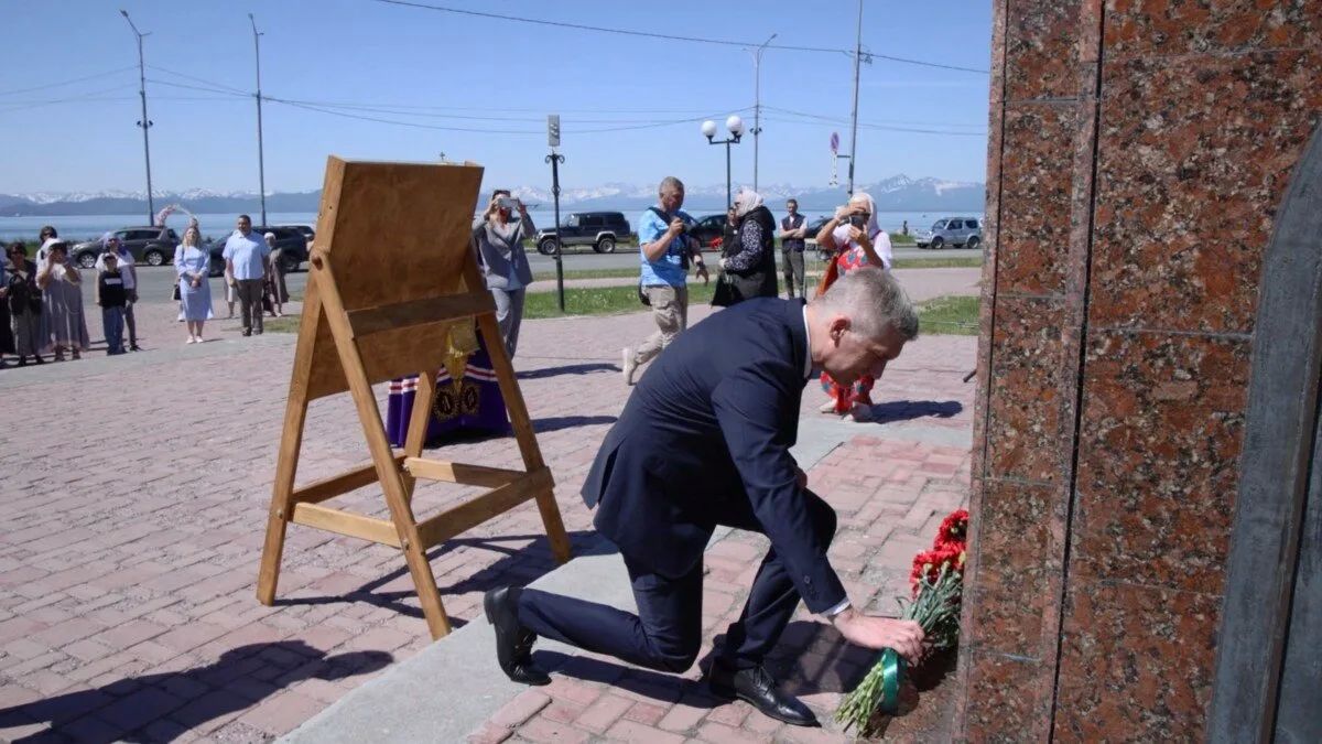 В Петропавловске-Камчатском прошли молебен и возложение цветов в честь святых первоверховных апостолов Петра и Павла В Петропавловске-Камчатском прошли молебен и возложение цветов в честь святых первоверховных апостолов Петра и Павла