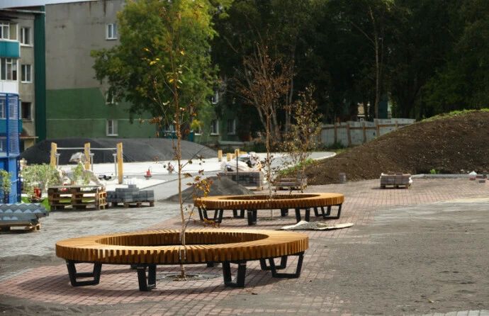 В парке «Простоквашино» в Елизове проверили освещение и восстанавливают спортивное оборудование