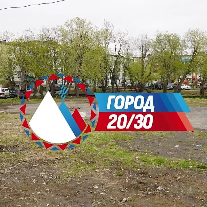 Врип Главы Петропавловска-Камчатского Андрей Воровский с руководителем Службы благоустройства города оценил качество выполненных работ на площадке по ул. Пограничная, 18-20