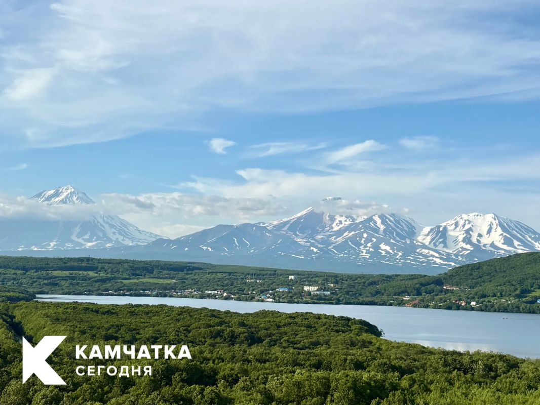 Доброе утро, Камчатка!. Пусть этот день будет таким же спокойным и красивым, как вид на Халактырское озеро