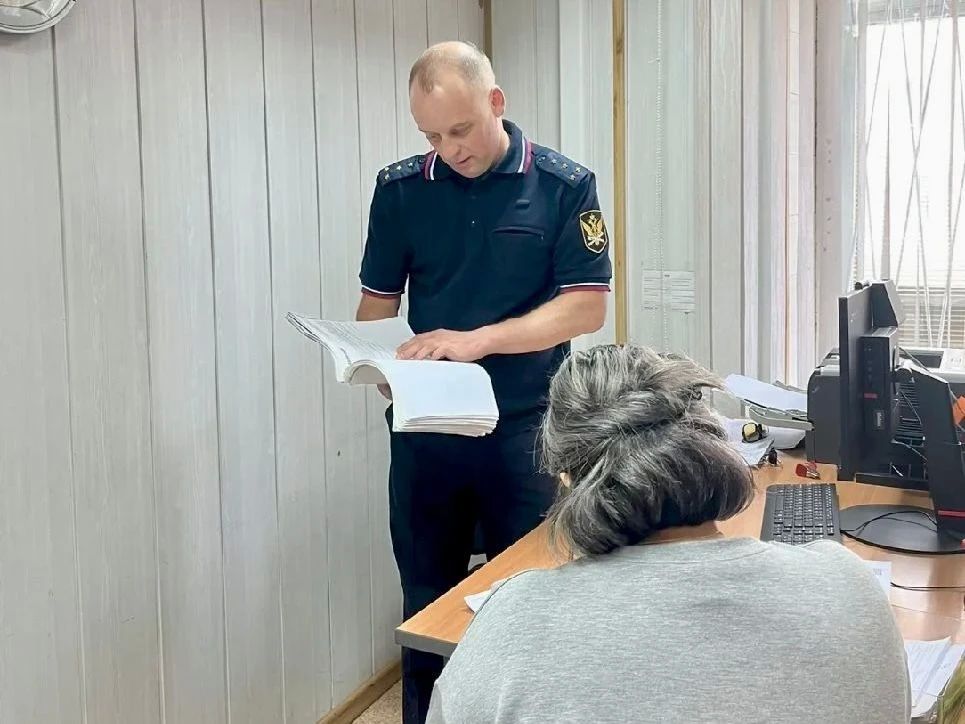 Более миллиона: женщина на день рождения любимого погасила его долги по алиментам