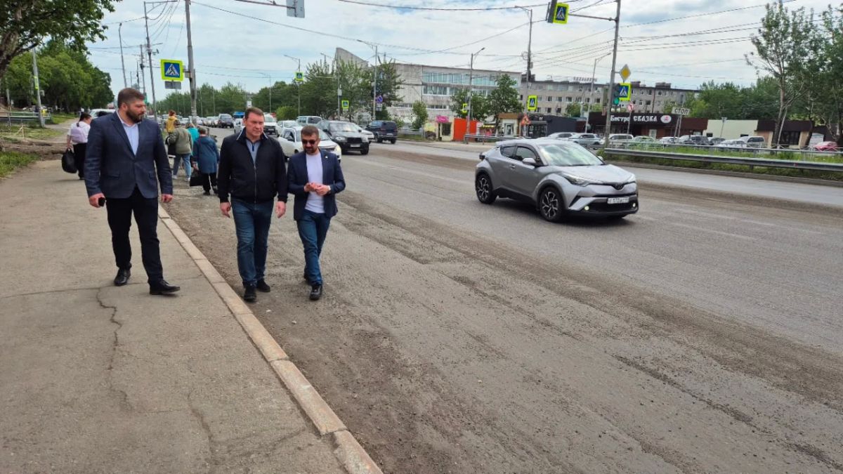 В районе 10 км готовятся укладывать новый асфальт В районе 10 км готовятся укладывать новый асфальт