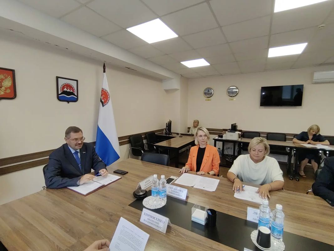 Камчатский парламент прорабатывает вопрос выплат пенсионерам при переезде из районов Крайнего Севера Камчатский парламент прорабатывает вопрос выплат пенсионерам при переезде из районов Крайнего Севера