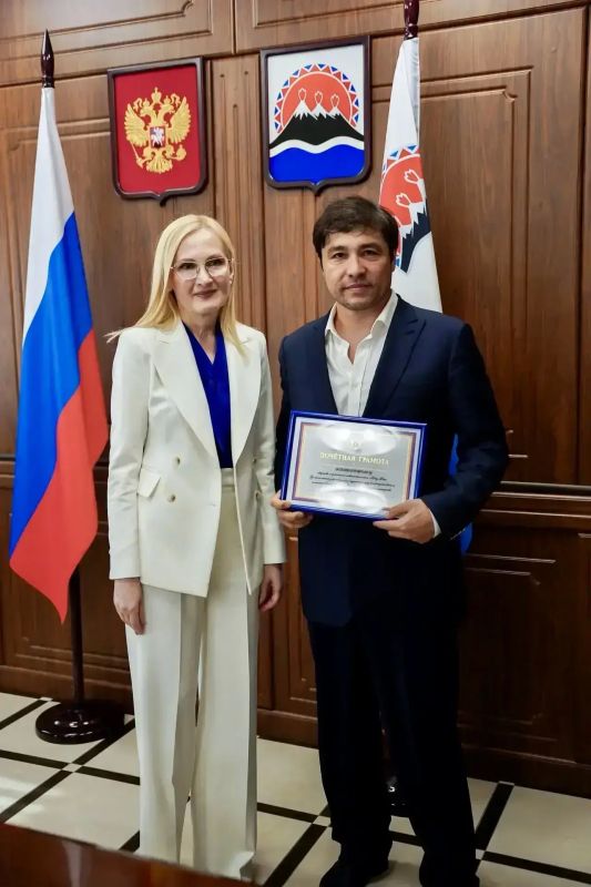 Камчатские труженики моря ко Дню рыбака получили рекордное количество государственных ведомственных наград Камчатские труженики моря ко Дню рыбака получили рекордное количество государственных ведомственных наград