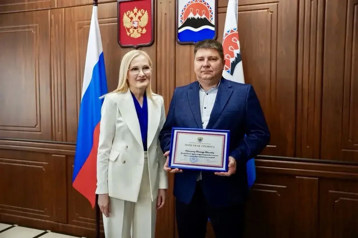 Камчатские труженики моря ко Дню рыбака получили рекордное количество государственных ведомственных наград Камчатские труженики моря ко Дню рыбака получили рекордное количество государственных ведомственных наград