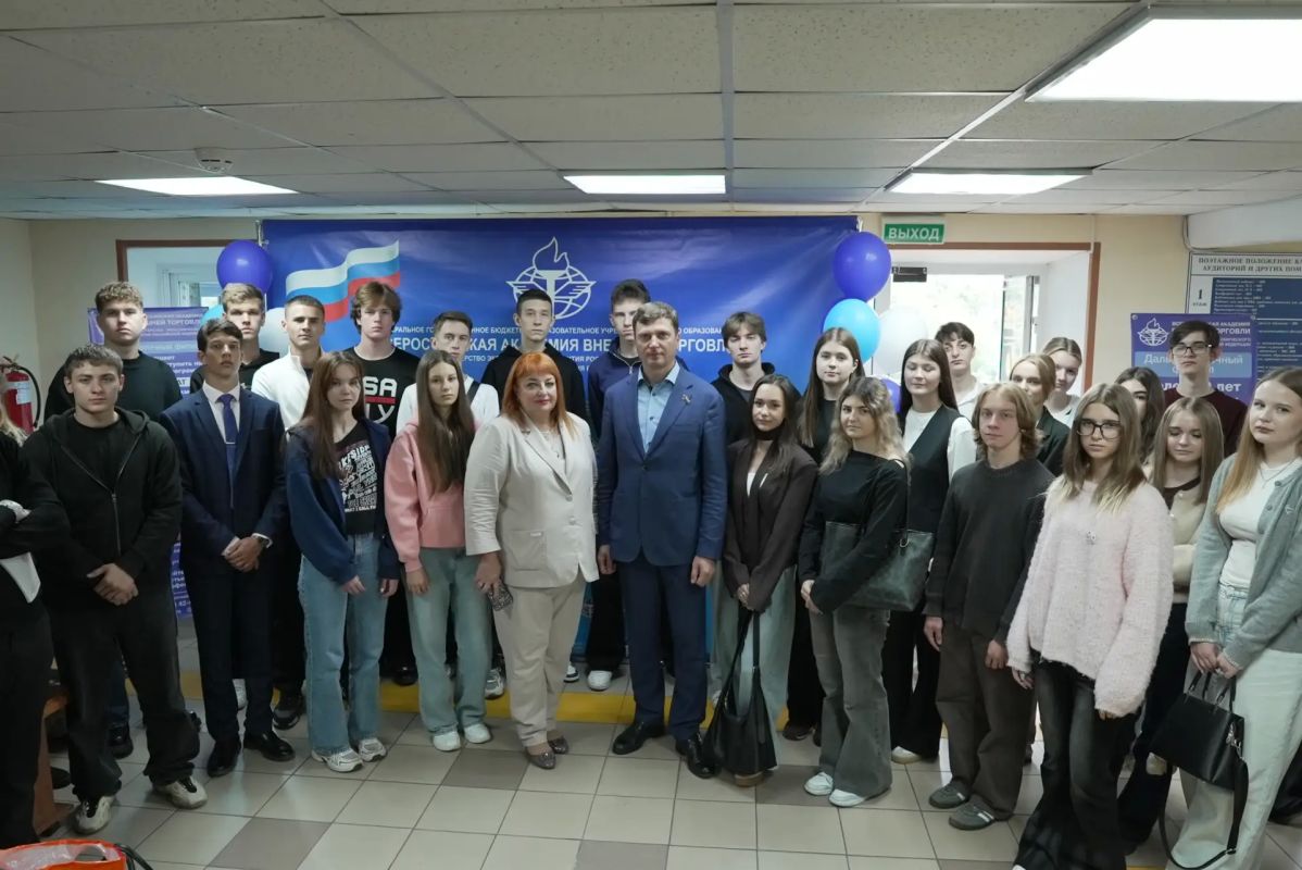 В Дальневосточном филиале ВАВТ прошла лекция депутата Анатолия Кирносенко о подвиге Курильского десанта В Дальневосточном филиале ВАВТ прошла лекция депутата Анатолия Кирносенко о подвиге Курильского десанта