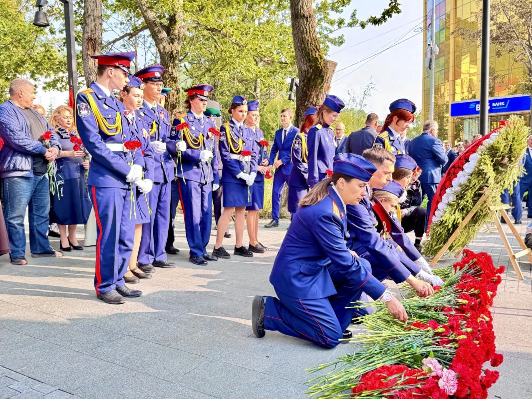 В День окончания Второй мировой войны сотрудники СК России почтили память освободителей Курил В День окончания Второй мировой войны сотрудники СК России почтили память освободителей Курил