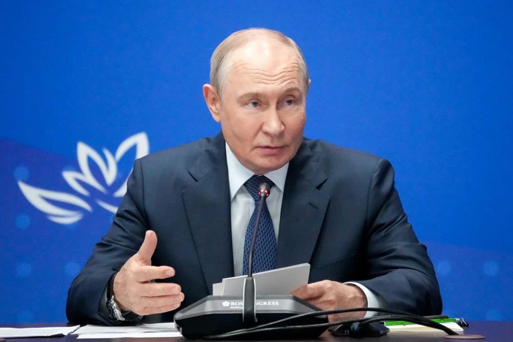 Путин: Дальний Восток и Арктика вышли на новые темпы развития Путин: Дальний Восток и Арктика вышли на новые темпы развития