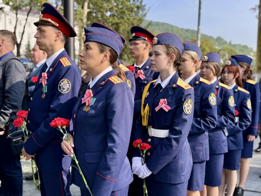 В День окончания Второй мировой войны сотрудники СК России почтили память освободителей Курил В День окончания Второй мировой войны сотрудники СК России почтили память освободителей Курил