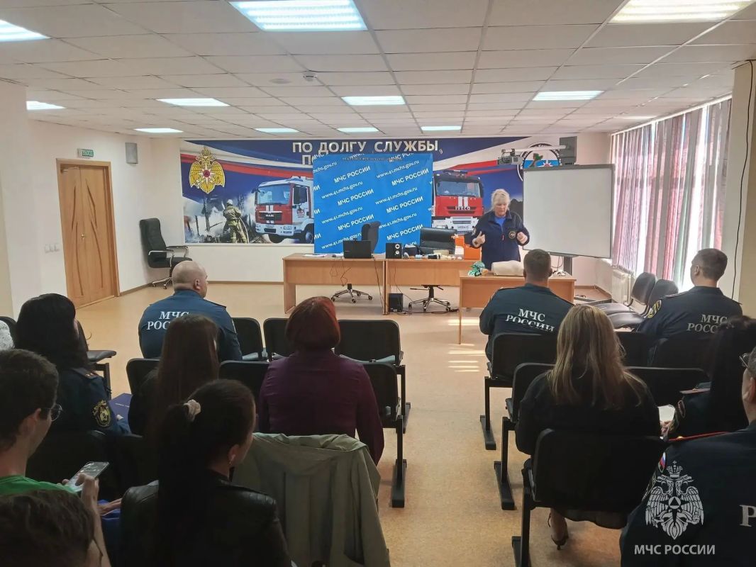 Личный состав ГУ МЧС России по Камчатскому краю совершенствует навыки оказания первой помощи Личный состав ГУ МЧС России по Камчатскому краю совершенствует навыки оказания первой помощи