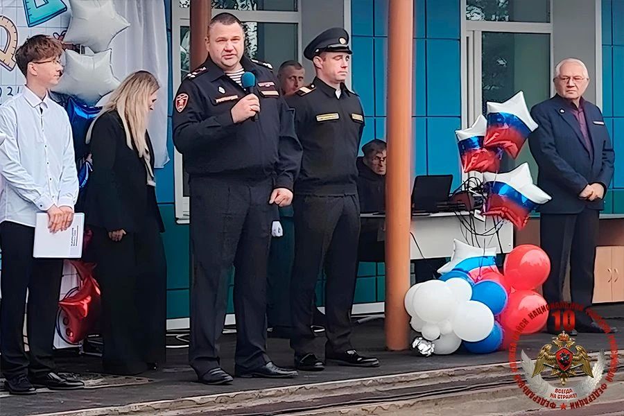 Камчатские росгвардейцы приняли участие в открытии мемориальной доски Камчатские росгвардейцы приняли участие в открытии мемориальной доски
