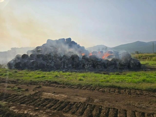 Почти 100 тюков сена сгорело в Елизовском округе Почти 100 тюков сена сгорело в Елизовском округе