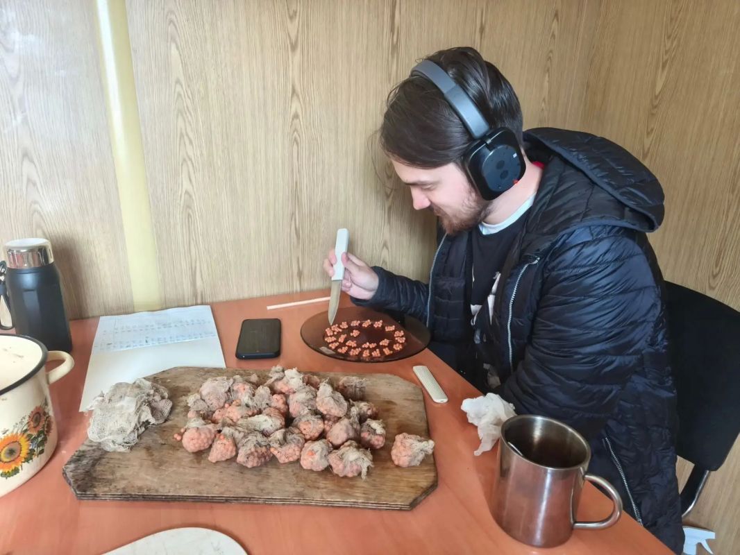 Будущие ихтиологи из Перми изучили нерест нерки на Камчатке Будущие ихтиологи из Перми изучили нерест нерки на Камчатке