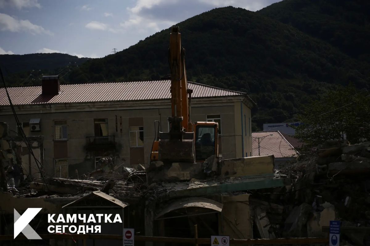 Снос старых корпусов краевой больницы начался в столице Камчатки Снос старых корпусов краевой больницы начался в столице Камчатки