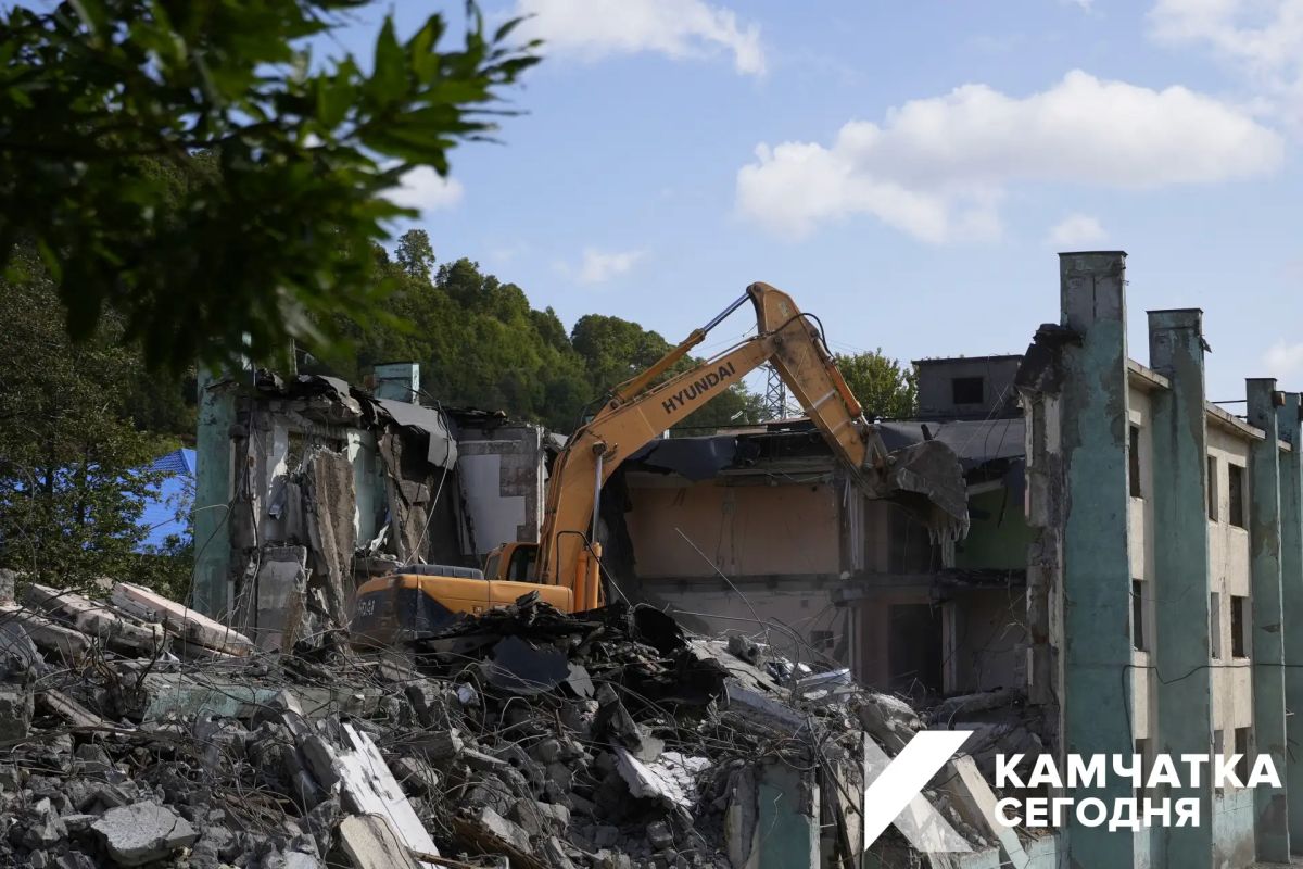 Снос старых корпусов краевой больницы начался в столице Камчатки Снос старых корпусов краевой больницы начался в столице Камчатки