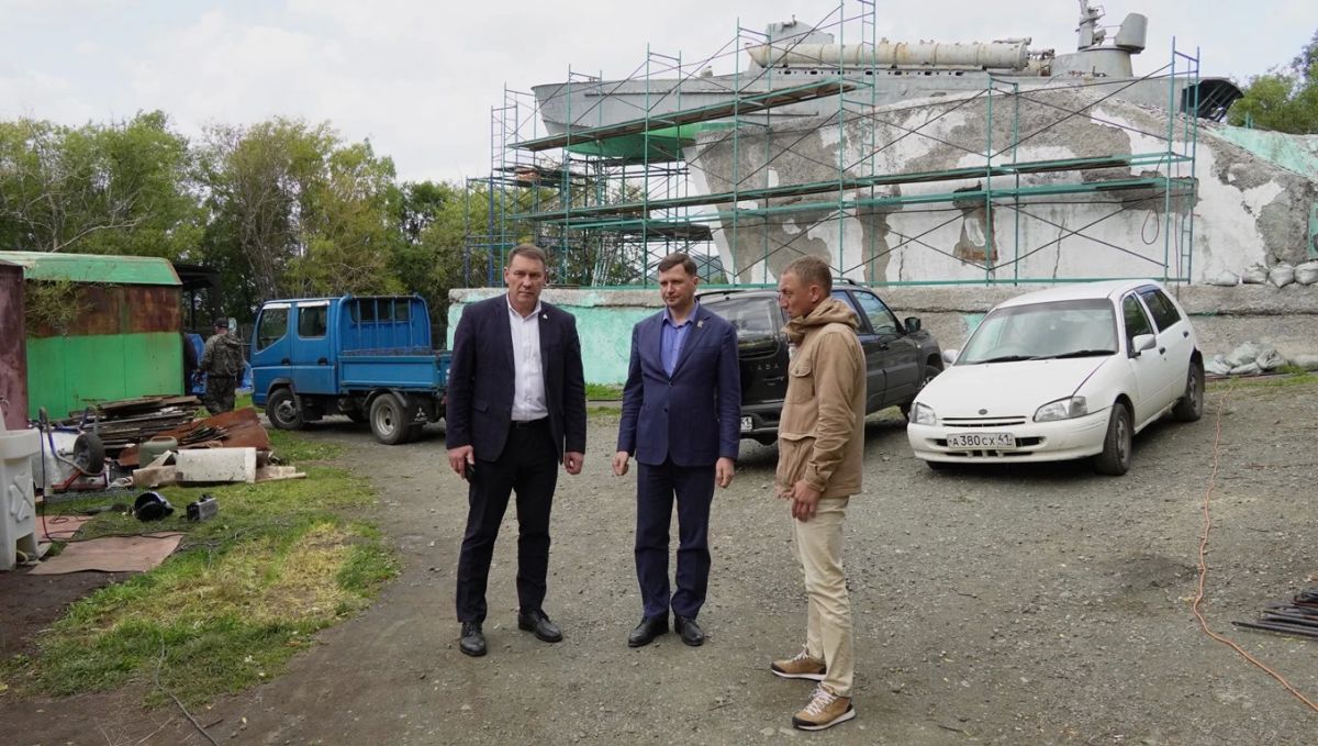 В Петропавловске-Камчатском начали реставрацию памятника «Торпедный катер» В Петропавловске-Камчатском начали реставрацию памятника «Торпедный катер»