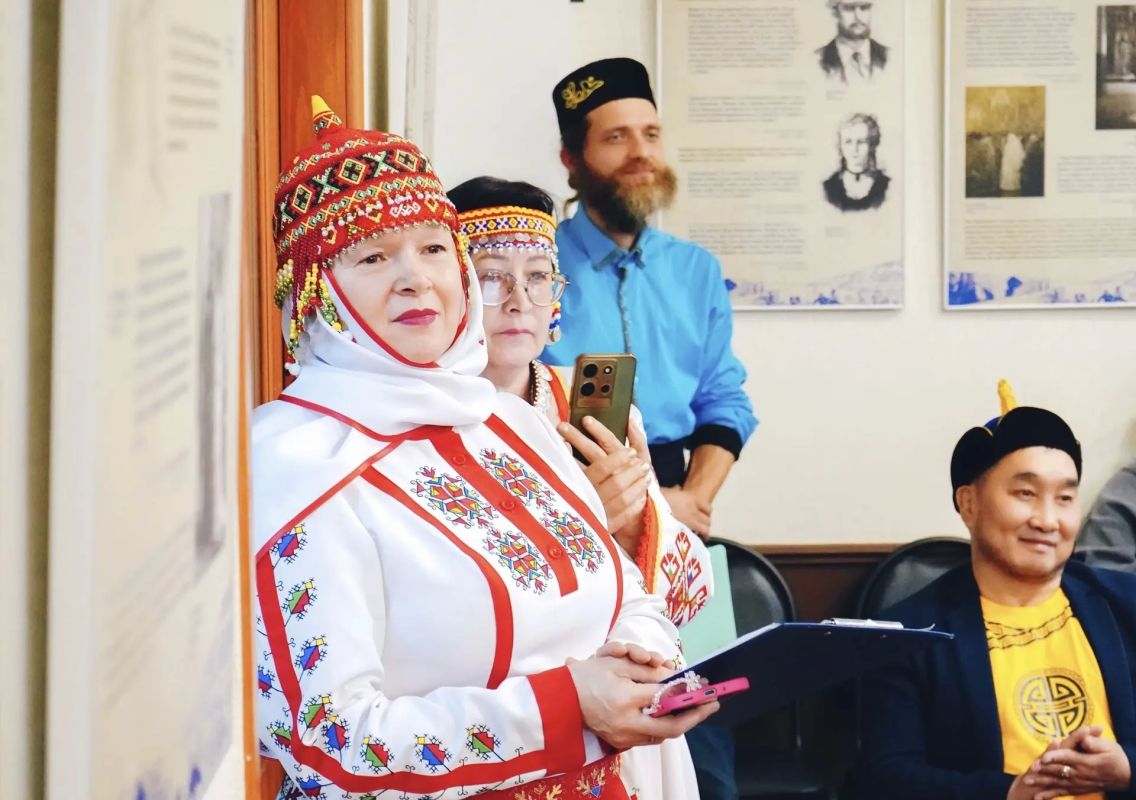 «Звуки родных языков»: единство в многообразии «Звуки родных языков»: единство в многообразии