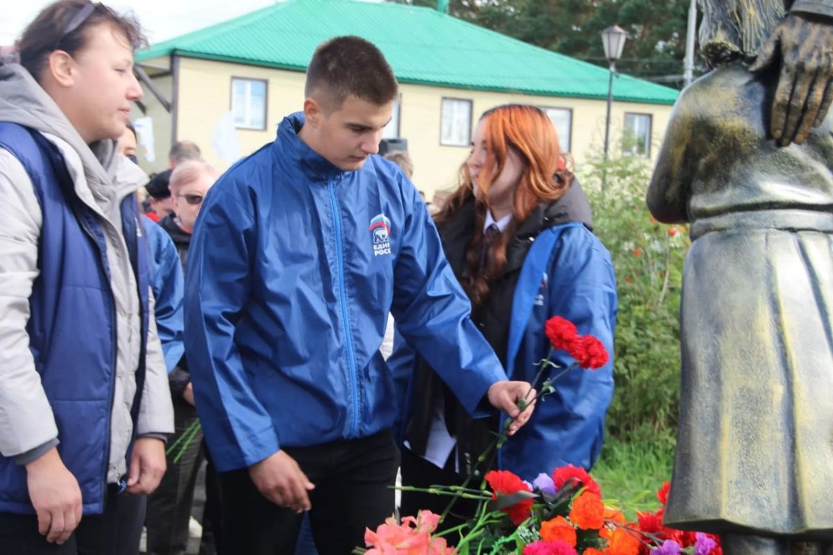Сегодня в селе Мильково в сквере Памяти прошло торжественное мероприятие «Живи и Помни», посвященное открытию Памятника Героям специальной военной операции Сегодня в селе Мильково в сквере Памяти прошло торжественное мероприятие «Живи и Помни», посвященное открытию Памятника Героям специальной военной операции
