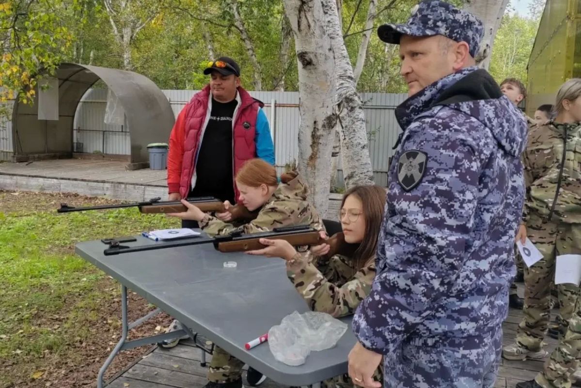 На Дальнем Востоке росгврадейцы провели занятия для детей На Дальнем Востоке росгврадейцы провели занятия для детей