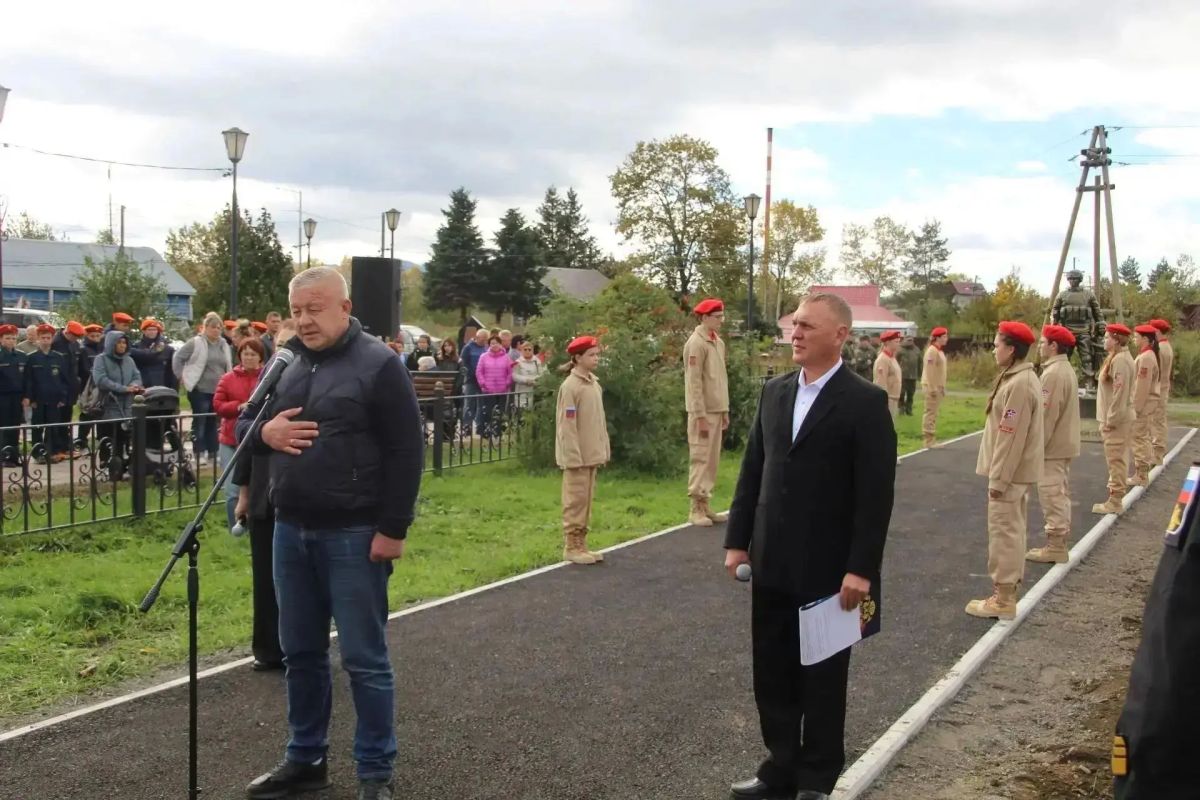Памятник героям СВО открыли в Мильково в сквере Памяти Памятник героям СВО открыли в Мильково в сквере Памяти