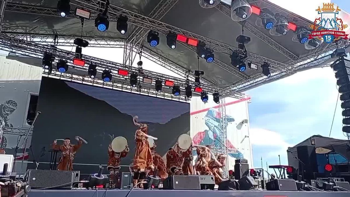 Прямо сейчас на главной сцене официальное открытие всероссийских соревнований по мотокроссу «От Камчатки до Крыма»