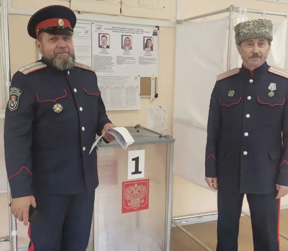 Представители Отдельного Камчатского казачьего округа Уссурийского казачьего войска посетили избирательный участок и выразили свою гражданскую позицию Представители Отдельного Камчатского казачьего округа Уссурийского казачьего войска посетили избирательный участок и выразили свою гражданскую позицию